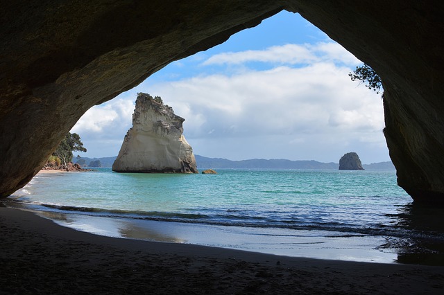 Cathedral-cove-New Zealand
