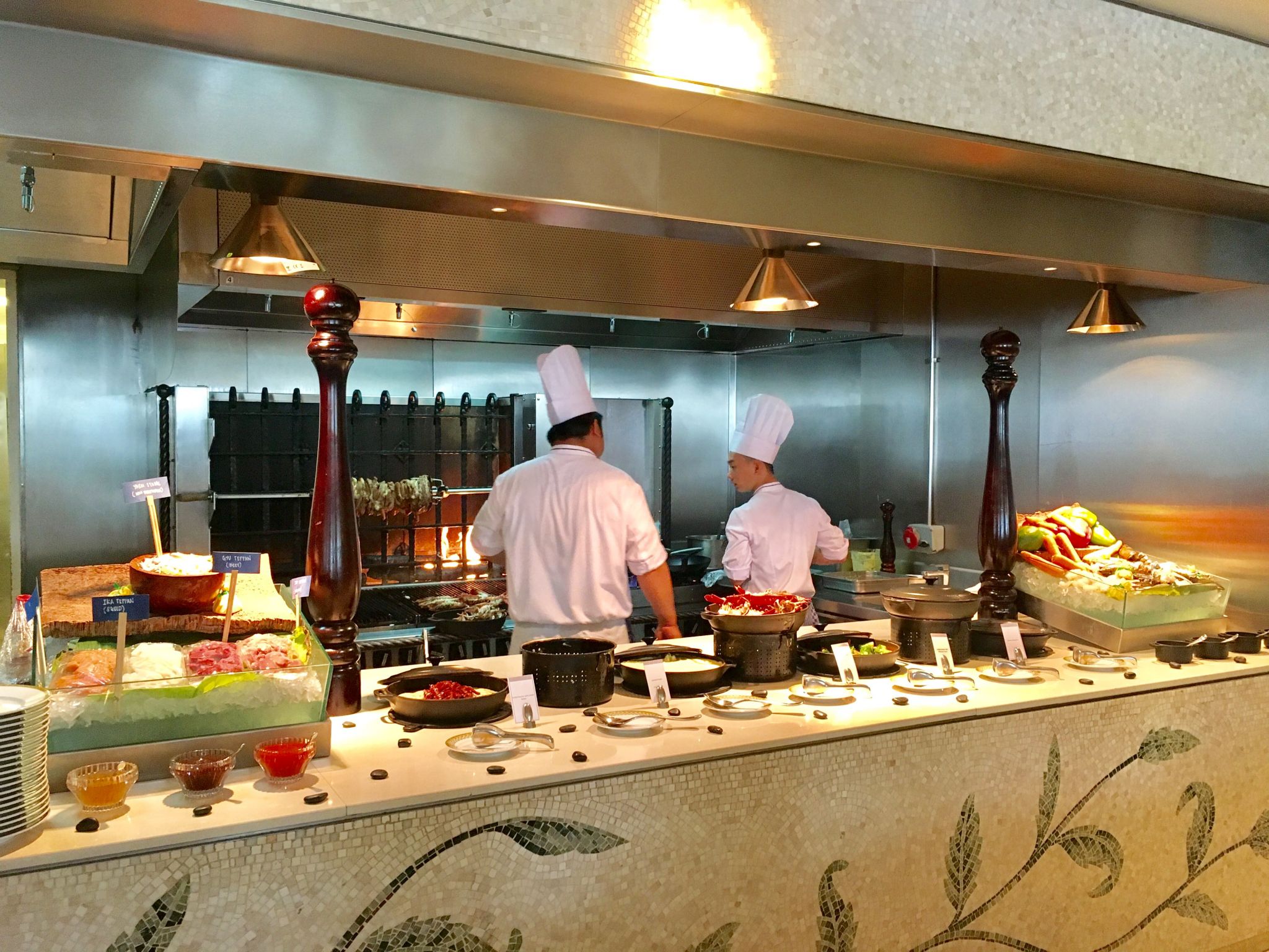 Kitchen-Brunch-Giardino-Palazzo-Versace-Dubai