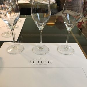 Le_Lude_wine_tasting