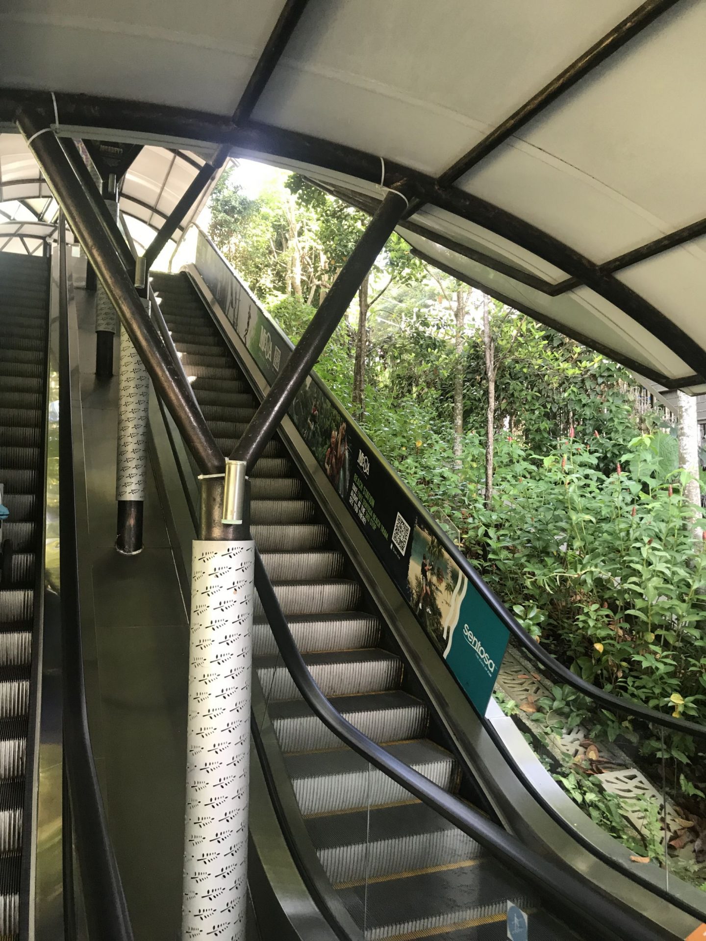 Imbiah-trail-sentosa-escalators